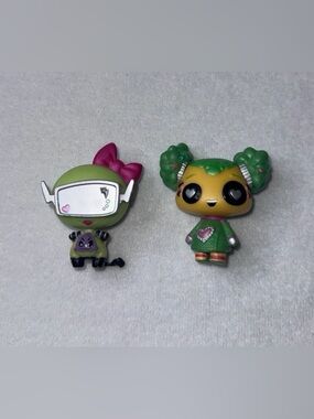 Cute Green Pink Heart Vinyl Collectible Figure Set